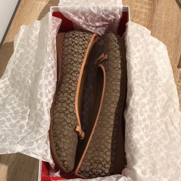Coach crystal monogram flats. USED. Womens size 9.0. - Picture 9 of 10